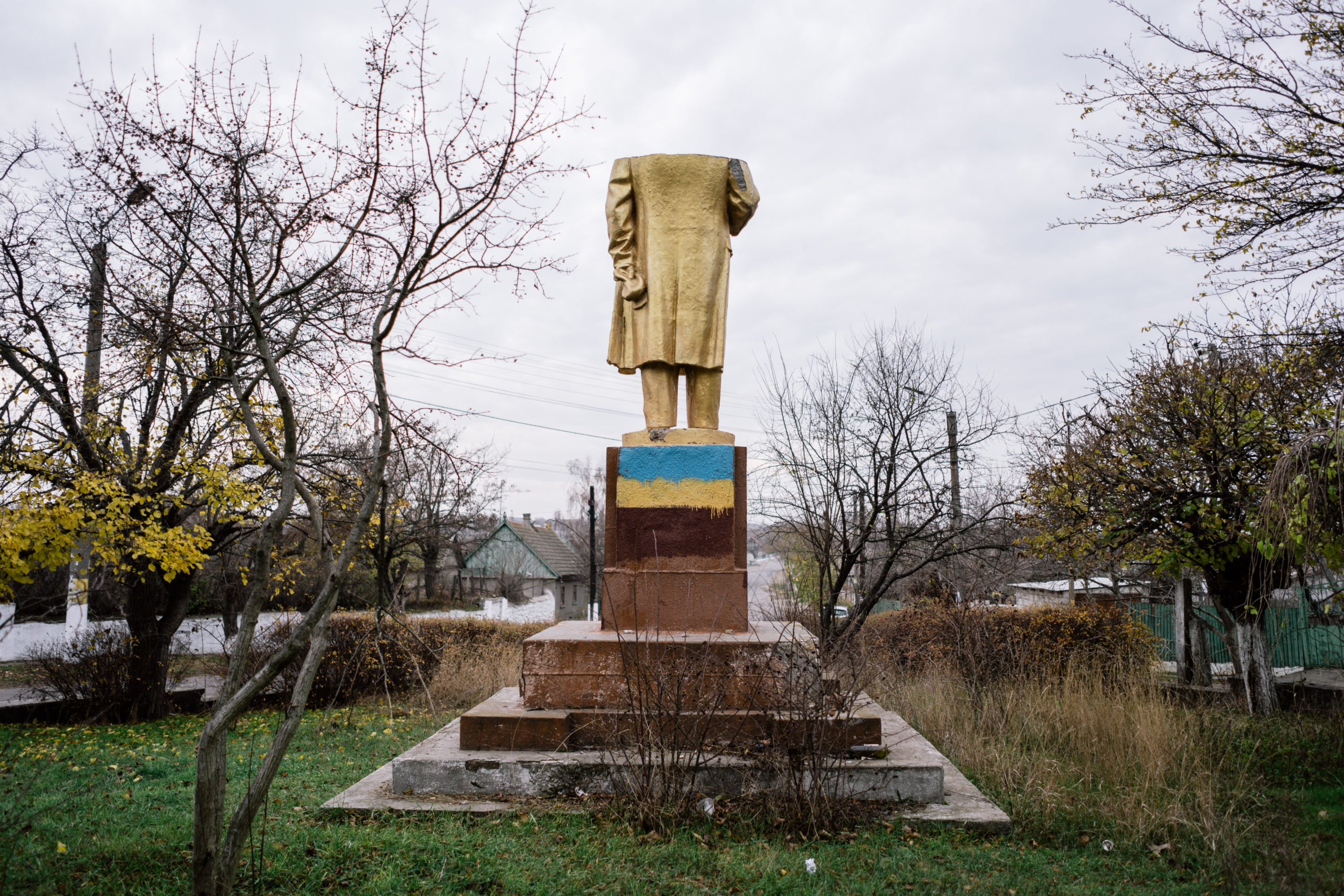 © Niels Ackermann et Sébastien Gobert, Looking for Lenin, Editions Noir sur Blanc, 2017.