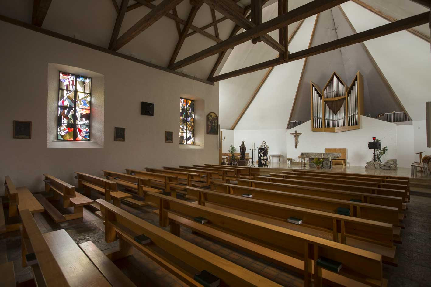 Vitraux de Coghuf, Eglise de Lajoux, © Guy Perrenoud